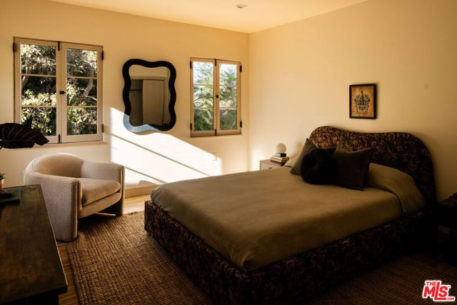1825 Redesdale Avenue, Los Angeles, CA 90026