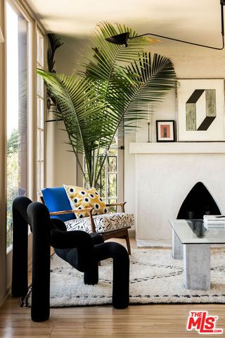 1825 Redesdale Avenue, Los Angeles, CA 90026