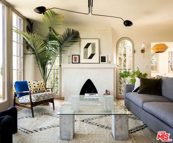 1825 Redesdale Avenue, Los Angeles, CA 90026