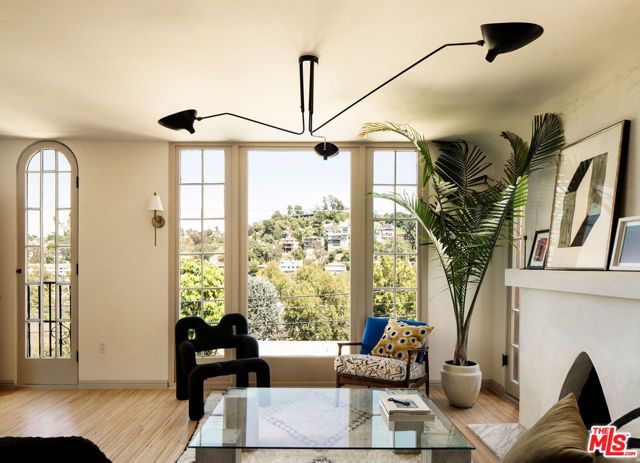 1825 Redesdale Avenue, Los Angeles, CA 90026