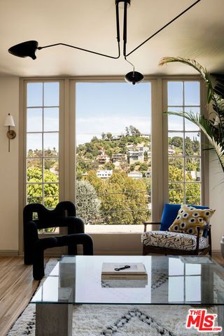 1825 Redesdale Avenue, Los Angeles, CA 90026