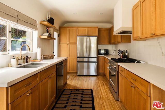 1825 Redesdale Avenue, Los Angeles, CA 90026