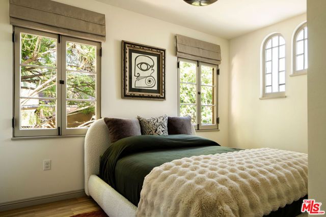 1825 Redesdale Avenue, Los Angeles, CA 90026