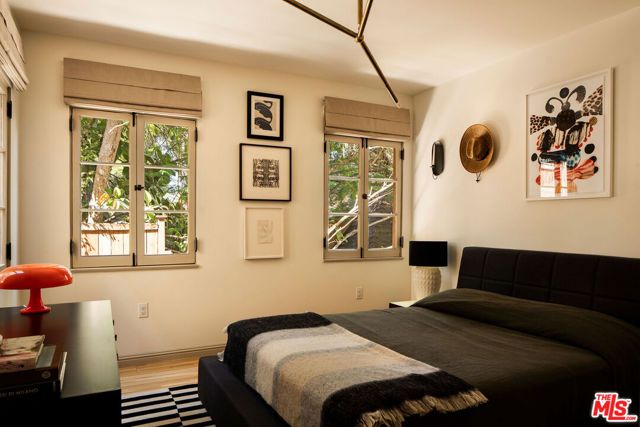 1825 Redesdale Avenue, Los Angeles, CA 90026
