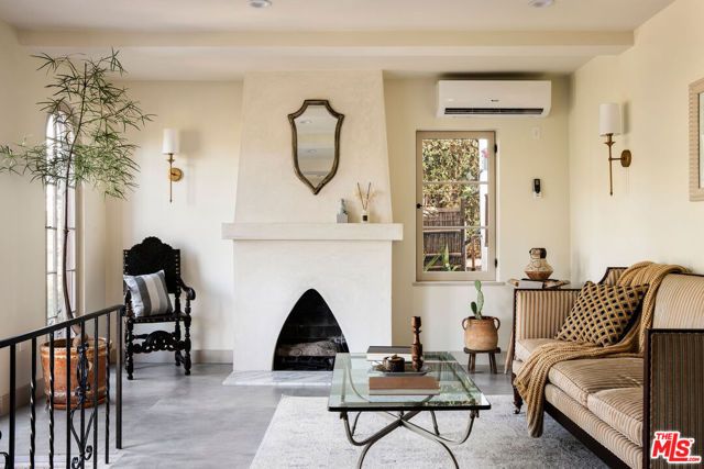 1825 Redesdale Avenue, Los Angeles, CA 90026