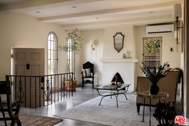 1825 Redesdale Avenue, Los Angeles, CA 90026