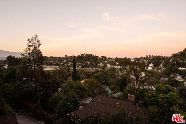 1825 Redesdale Avenue, Los Angeles, CA 90026