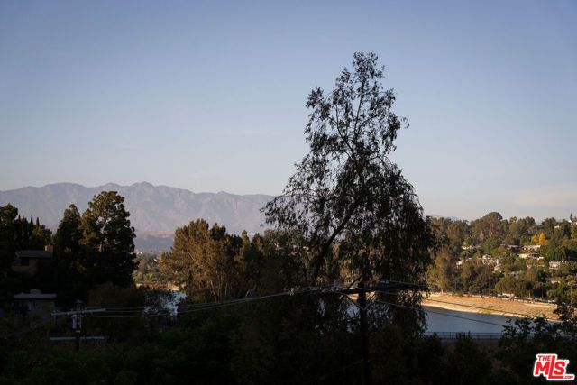 1825 Redesdale Avenue, Los Angeles, CA 90026