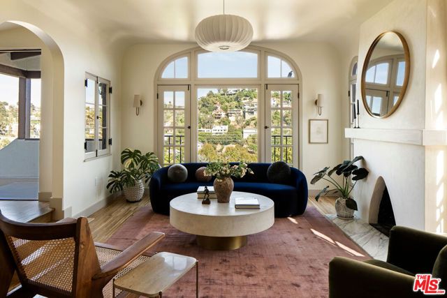 1825 Redesdale Avenue, Los Angeles, CA 90026