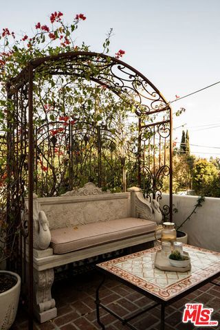 1825 Redesdale Avenue, Los Angeles, CA 90026