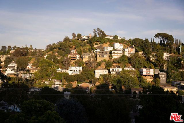 1825 Redesdale Avenue, Los Angeles, CA 90026