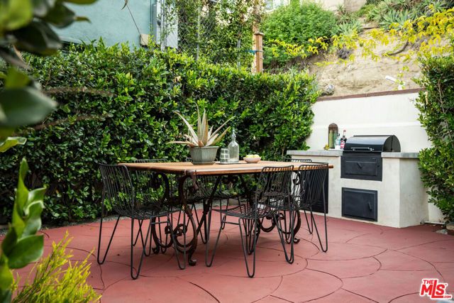 1825 Redesdale Avenue, Los Angeles, CA 90026