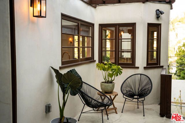 1825 Redesdale Avenue, Los Angeles, CA 90026