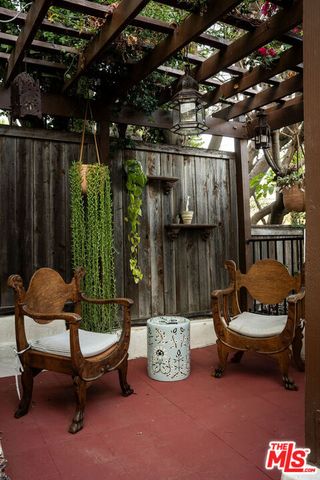 1825 Redesdale Avenue, Los Angeles, CA 90026