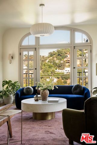 1825 Redesdale Avenue, Los Angeles, CA 90026