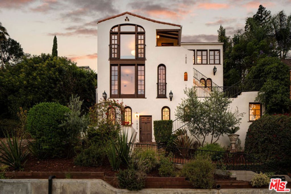 1825 Redesdale Avenue, Los Angeles, CA 90026