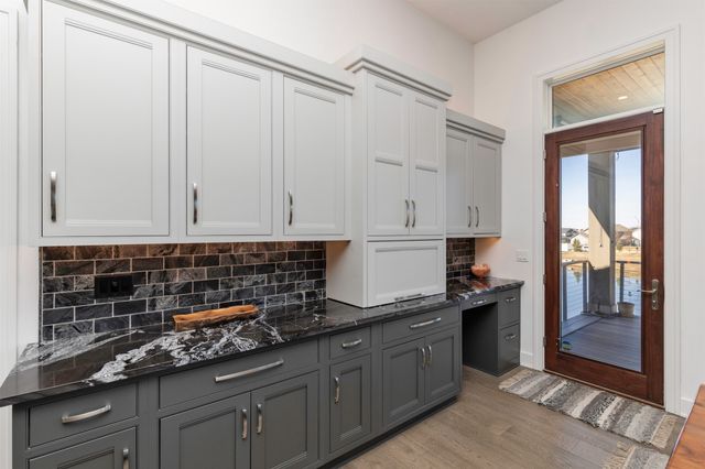 505 NE Dellwood Court, Waukee, IA 50263