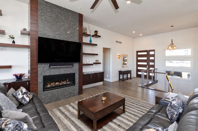 505 NE Dellwood Court, Waukee, IA 50263