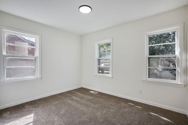 622 Sylvan Ln, Wichita, KS 67218