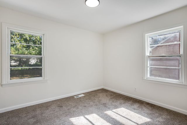 622 Sylvan Ln, Wichita, KS 67218