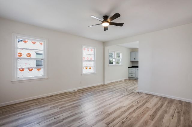 622 Sylvan Ln, Wichita, KS 67218