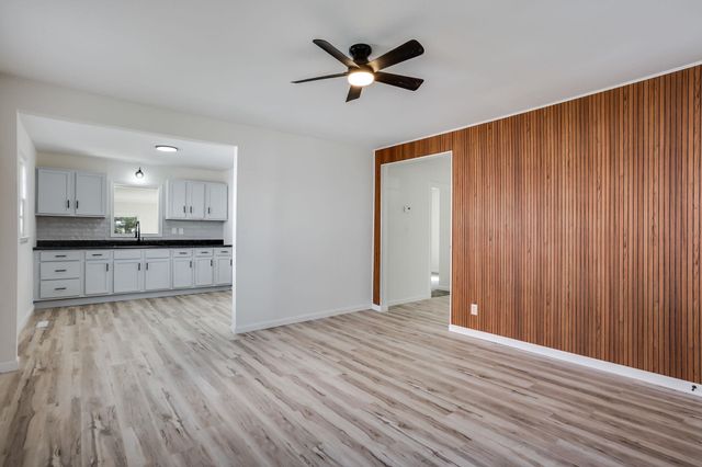 622 Sylvan Ln, Wichita, KS 67218