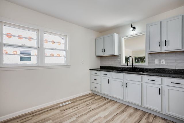 622 Sylvan Ln, Wichita, KS 67218