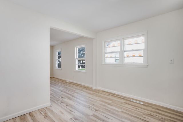 622 Sylvan Ln, Wichita, KS 67218