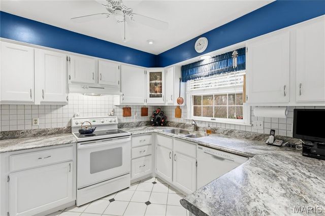 421 Andover Lane, Ballwin, MO 63011