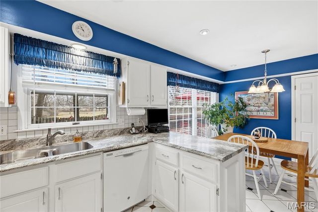 421 Andover Lane, Ballwin, MO 63011