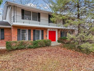 421 Andover Lane, Ballwin, MO 63011