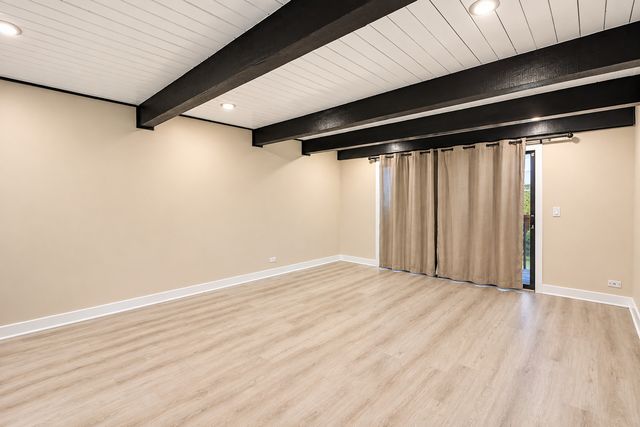 1755 Rand Road 10, Des Plaines, IL 60016