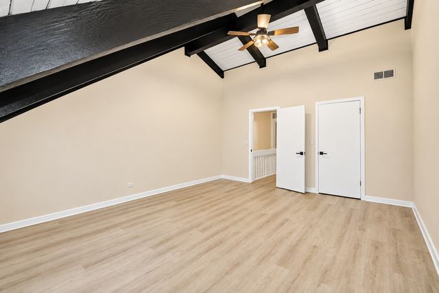 1755 Rand Road 10, Des Plaines, IL 60016