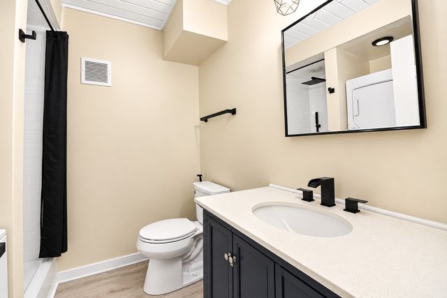 1755 Rand Road 10, Des Plaines, IL 60016
