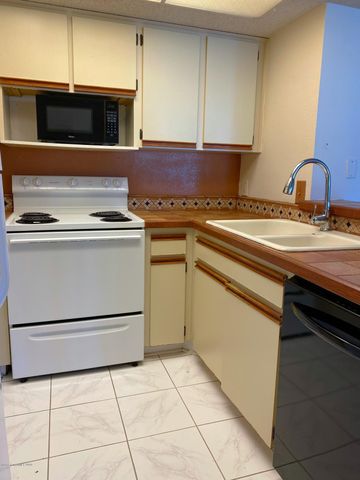 987 Sonesta Avenue NE 207, Palm Bay, FL 32905