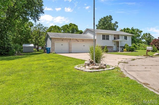 229 Chouteau Point, Pontoon Beach, IL 62040