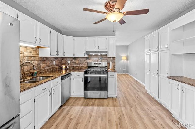 229 Chouteau Point, Pontoon Beach, IL 62040