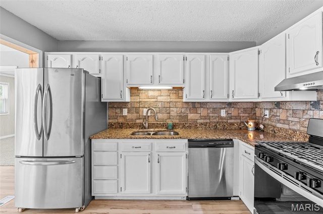 229 Chouteau Point, Pontoon Beach, IL 62040
