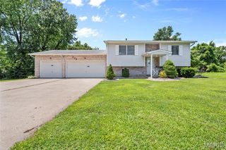 229 Chouteau Point, Pontoon Beach, IL 62040