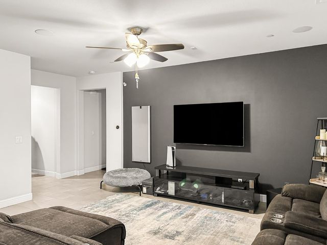 2709 Pontiac Avenue, Clovis, CA 93611