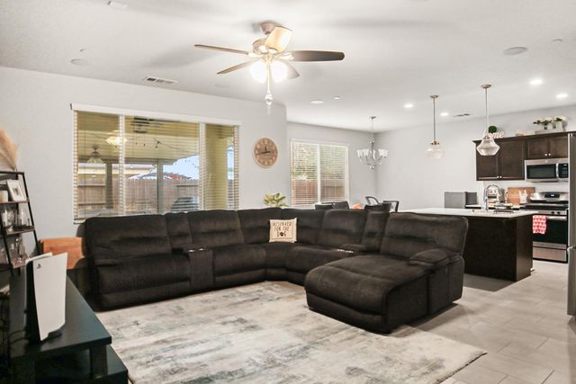 2709 Pontiac Avenue, Clovis, CA 93611