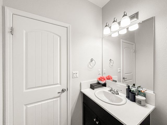 2709 Pontiac Avenue, Clovis, CA 93611