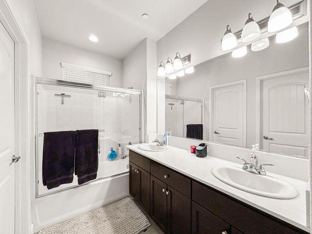 2709 Pontiac Avenue, Clovis, CA 93611