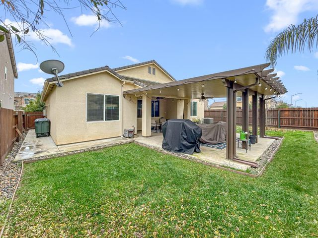 2709 Pontiac Avenue, Clovis, CA 93611