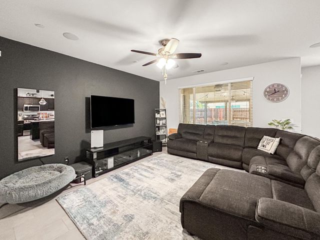 2709 Pontiac Avenue, Clovis, CA 93611