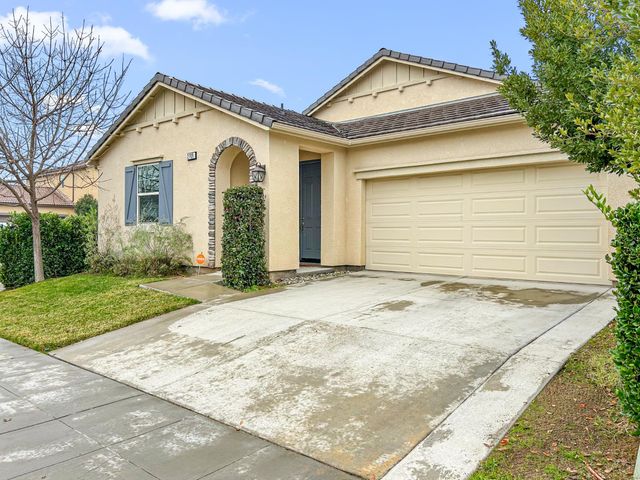 2709 Pontiac Avenue, Clovis, CA 93611