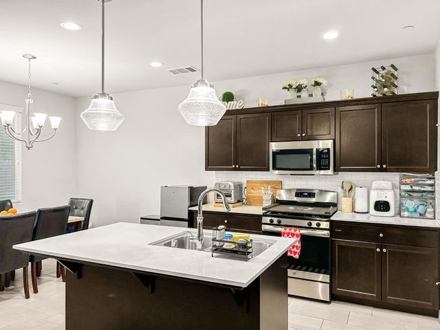 2709 Pontiac Avenue, Clovis, CA 93611