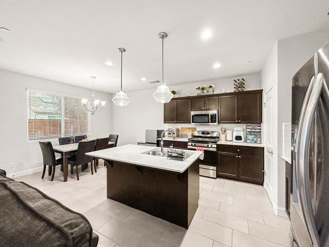 2709 Pontiac Avenue, Clovis, CA 93611