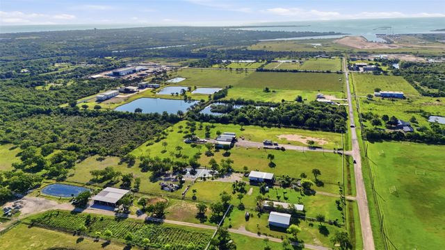 5704 Avenue Q W, Dickinson, TX 77539