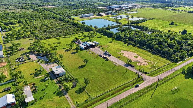 5704 Avenue Q W, Dickinson, TX 77539